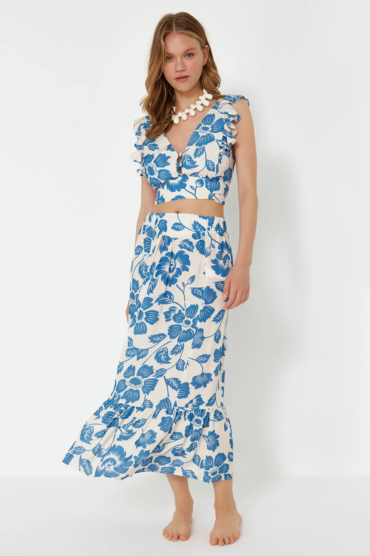 Trendyol Collection  Gewebtes Volant-Bluse-Rock-Set mit Blumenmuster TBESS19BB0102