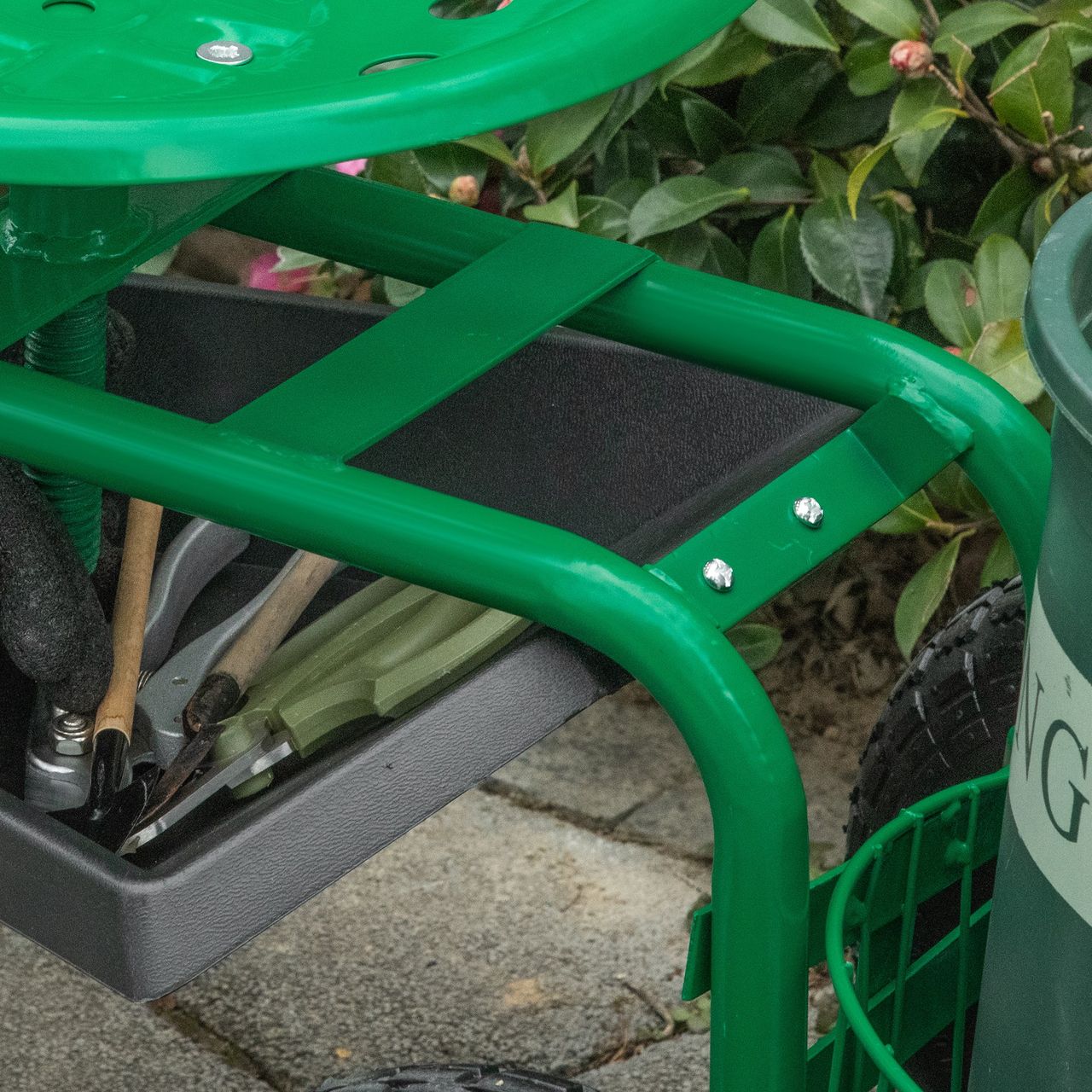 Outsunny Gartenwagen mit Rollsitz bis 150 kg steuerbar Sitzhöhe 46-59 cm Metall Gummi Grün