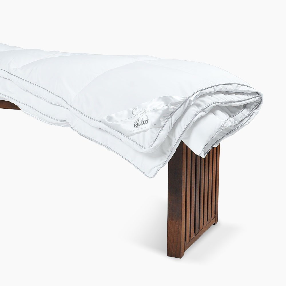4-Jahreszeitenbett, RIBECO 4-Jahreszeiten-Bettdecke Isabel, RIBECO, Füllung: 100% Polyester, Bezug: 100% Polyester, Druckknöpfe für ein leichtes Trennen und Zusammenfügen beider Decken