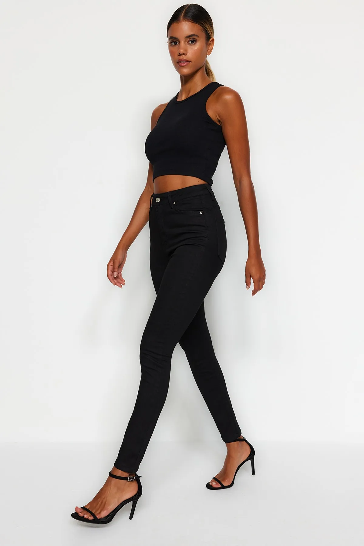 Trendyol Collection  Schwarzer Push-Up-Skinny mit hoher Taille TWOSS23JE00078