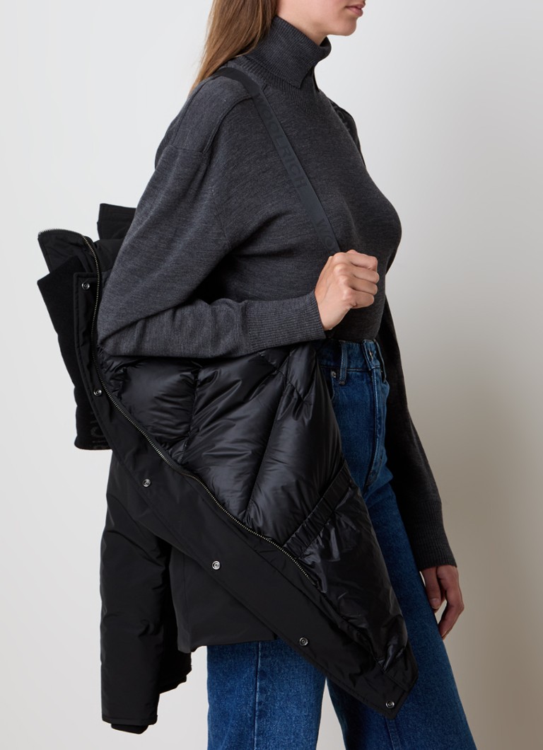 Prošívaná parka Woolrich s péřovou výplní a odnímatelnou kapucí