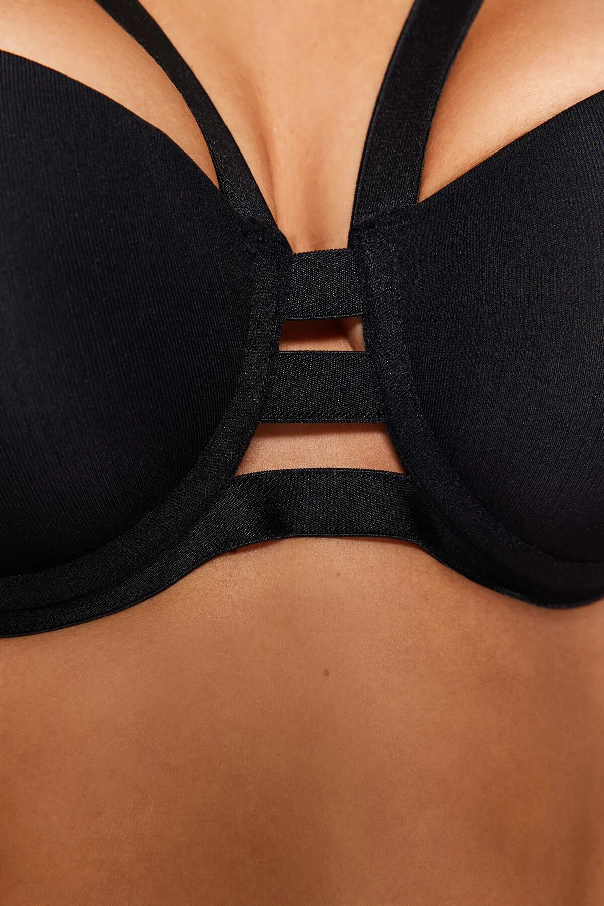 Trendyol Collection  Schwarzer, detaillierter Push-up-Strick-BH aus Mikrogummi THMSS23SU00019