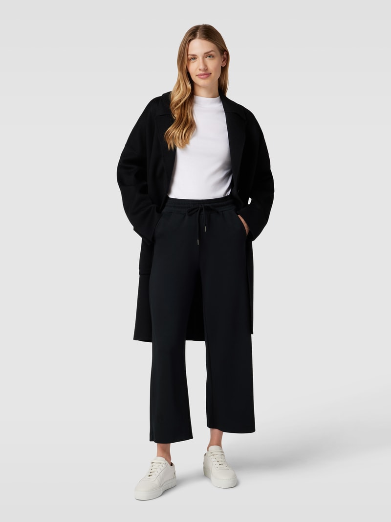 Sweatpants in verkürzter Passform in schwarz