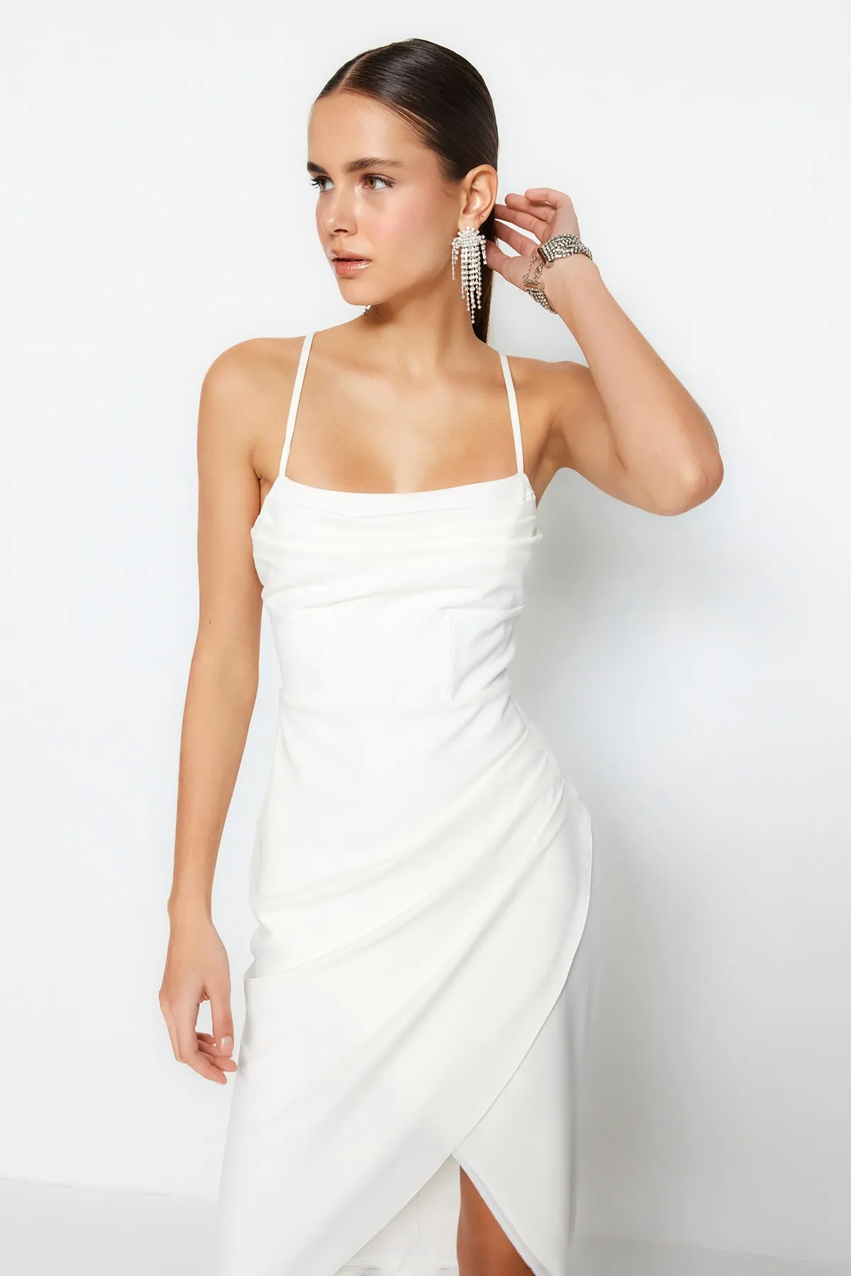 Trendyol Collection  Ecru Zweireihiges, gefüttertes, gewebtes Hochzeits-/Hochzeits-Elegantes Abendkleid TPRSS23EL00093