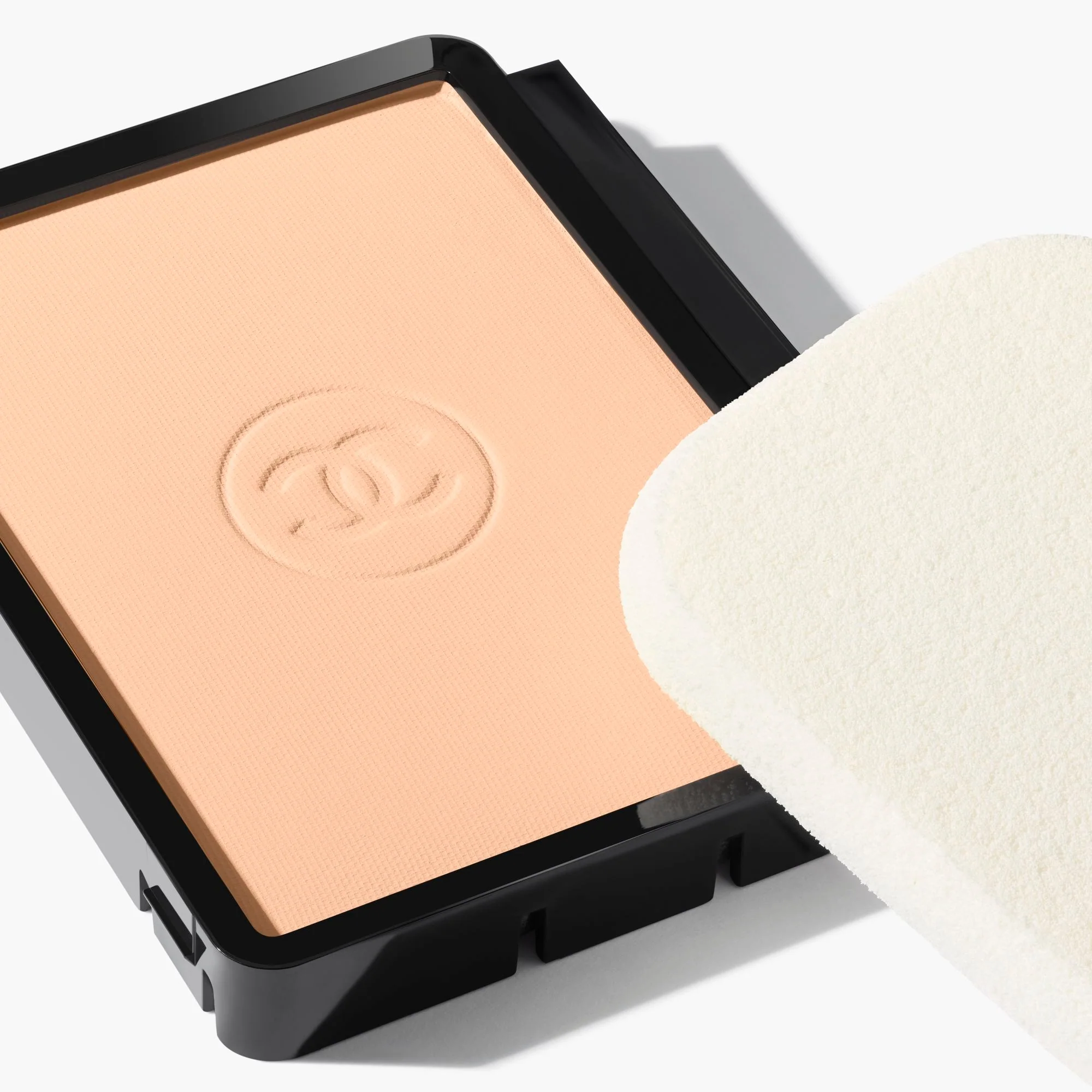 ULTRA LE TEINT REFILL - BASE DE MAQUILLAJE COMPACTA DE ALTA PERFECCIÓN. LARGA DURACIÓN. MÁXIMO CONFORT.
