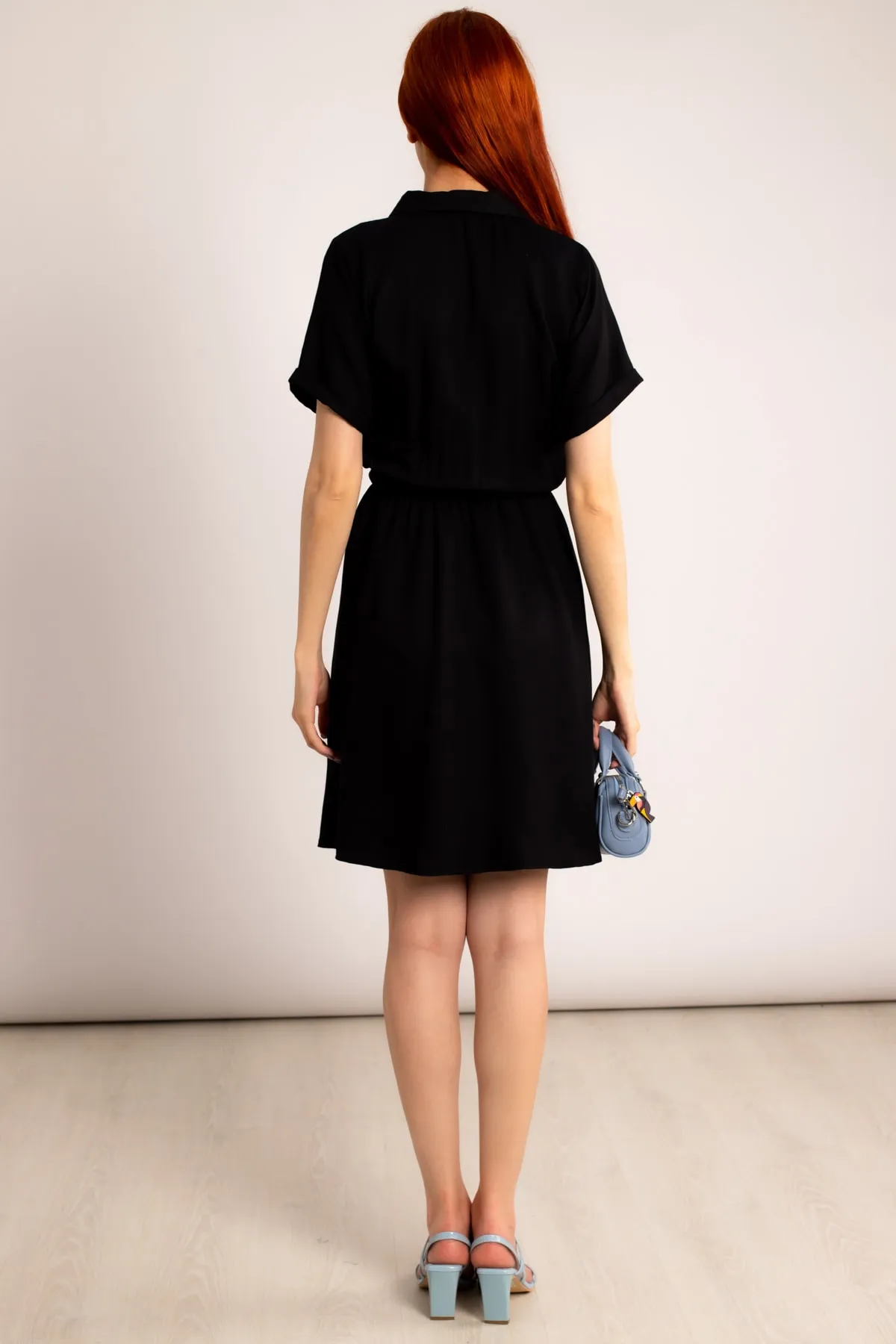armonika  Schwarzes, kurzärmliges Hemdkleid mit elastischer Taille für Damen Arm-23y001035