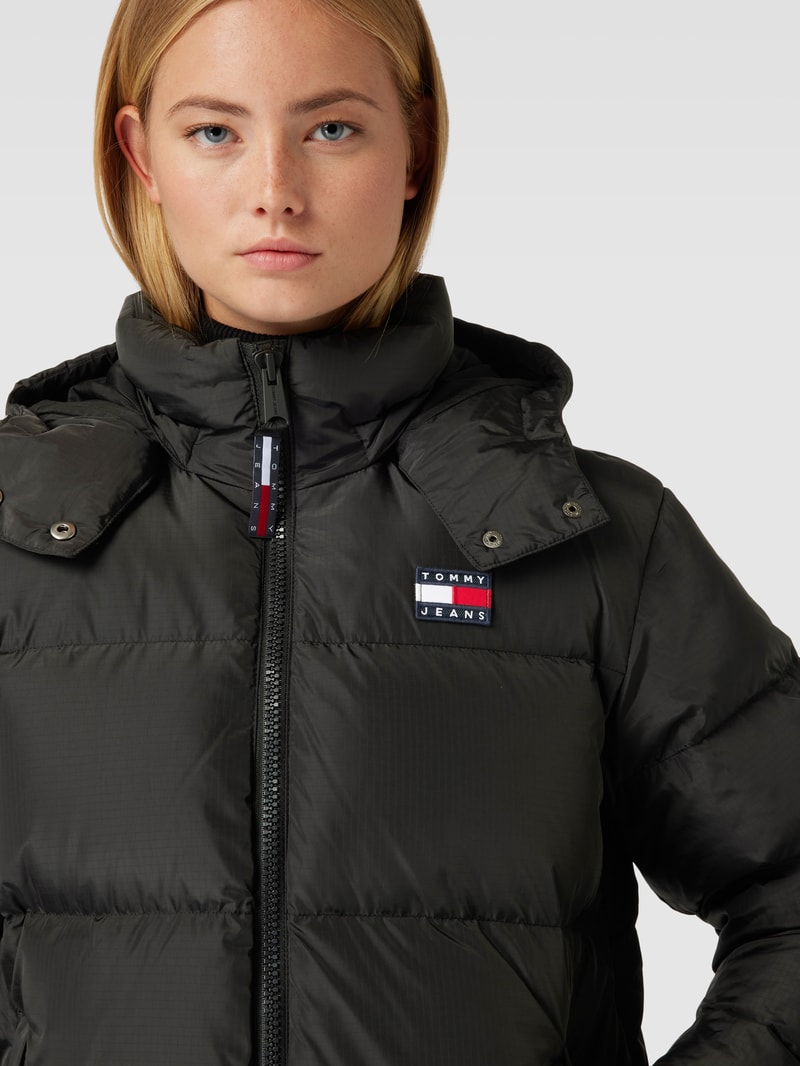 Steppjacke mit Label-Patch Modell 'ALASKA' in schwarz