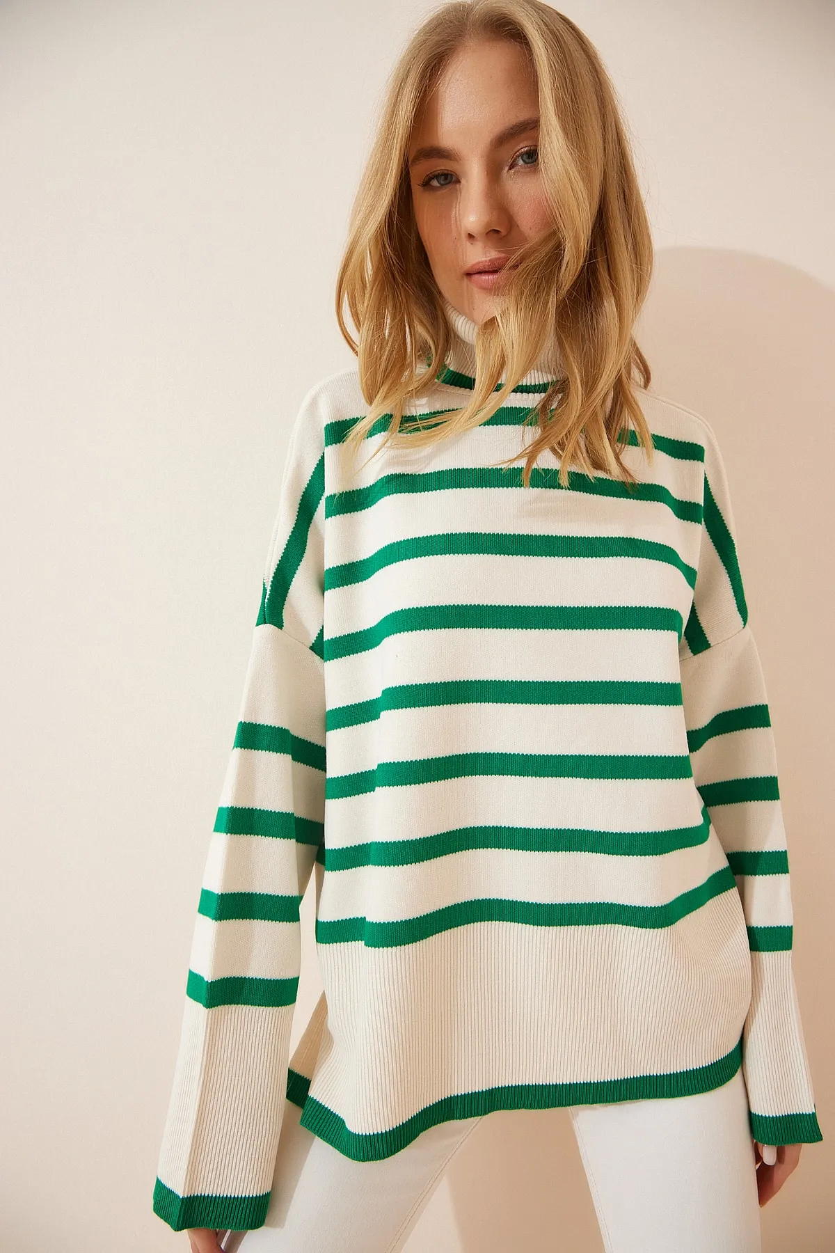 Happiness İstanbul  Grüner Rollkragenpullover mit Streifenmuster für Damen in Übergröße, BV00014