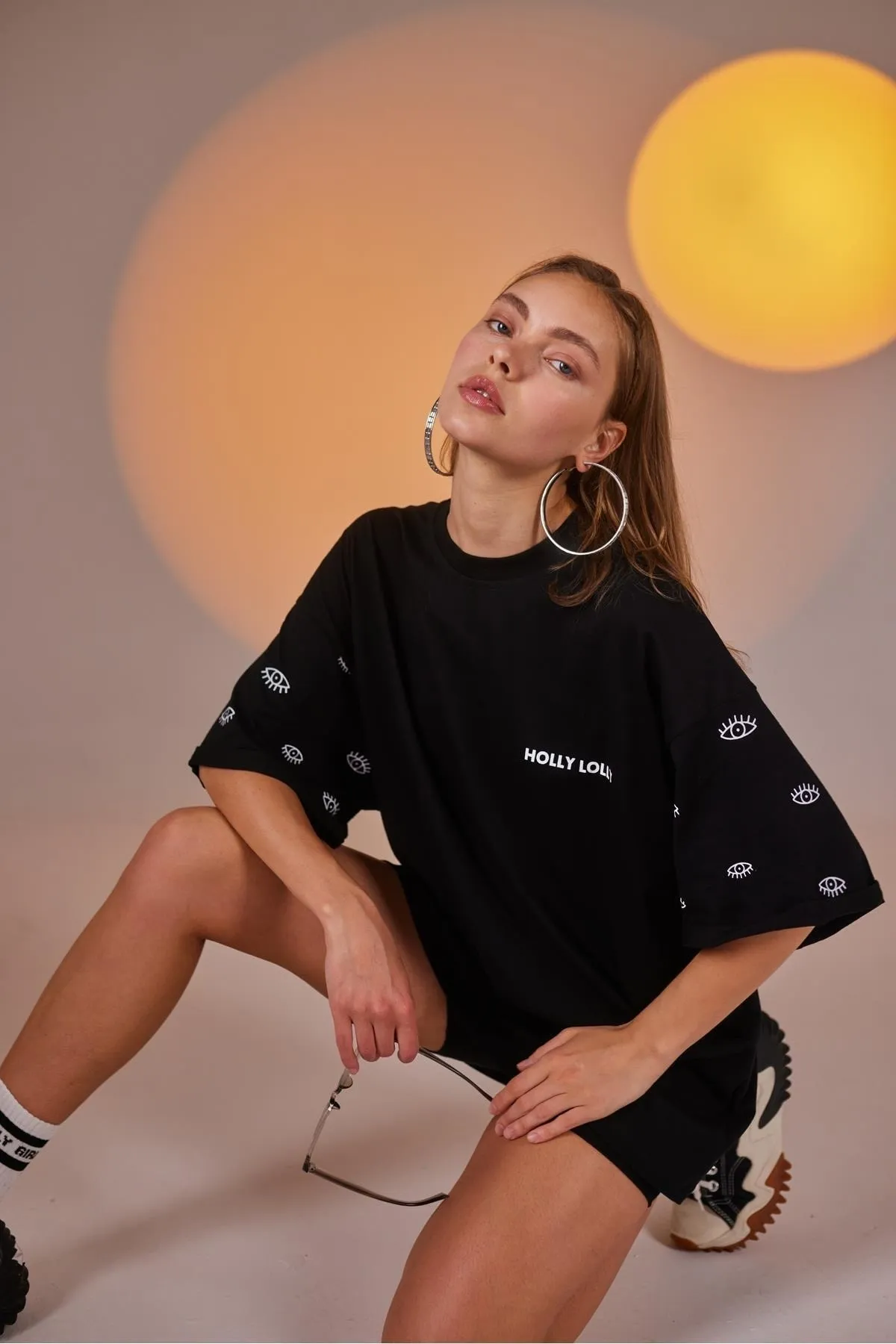 HOLLY LOLLY  Eye bedrucktes Oversize-Eye-T-Shirt-Biker-Strumpfhosen-Set in Schwarz