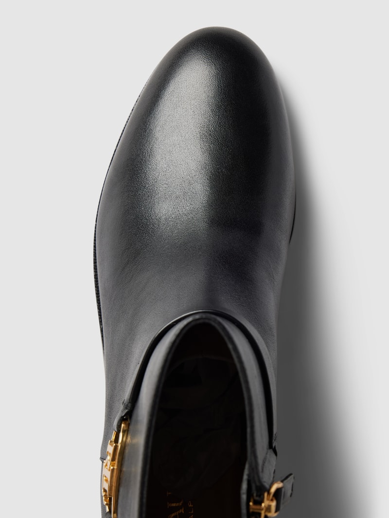 Stiefel mit Label-Applikation Modell 'BRIELA' in schwarz