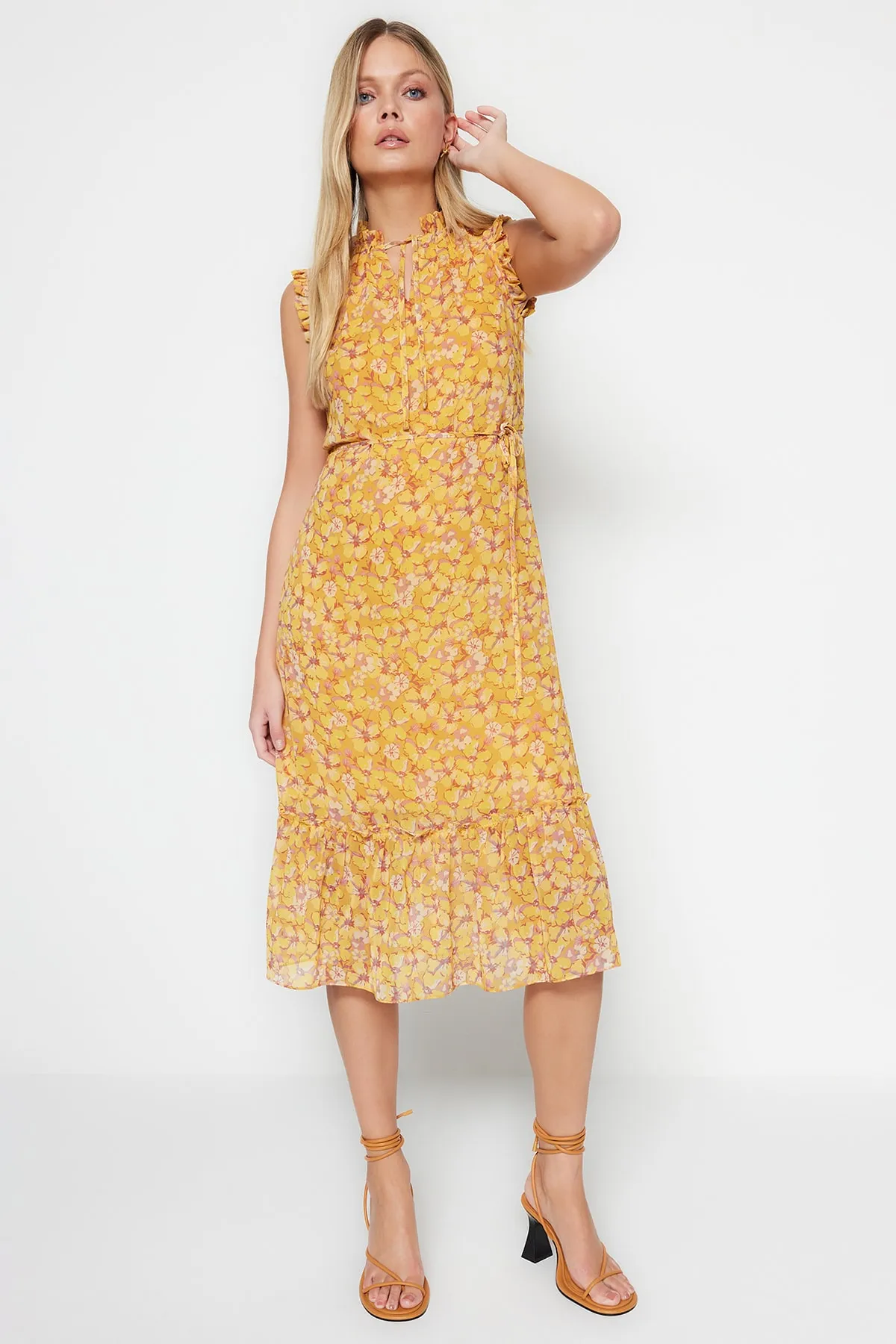 Trendyol Collection  Gelb gemustertes Midi-Gewebekleid in A-Linie/Glockenform TWOSS23EL01840