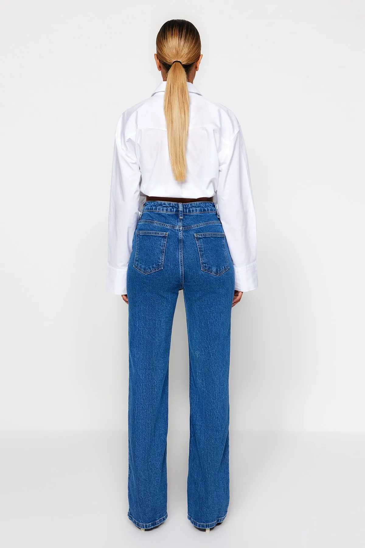 Trendyol Collection  Blaue bequeme Jeans mit hoher Taille und weitem Bein TWOAW24JE00069