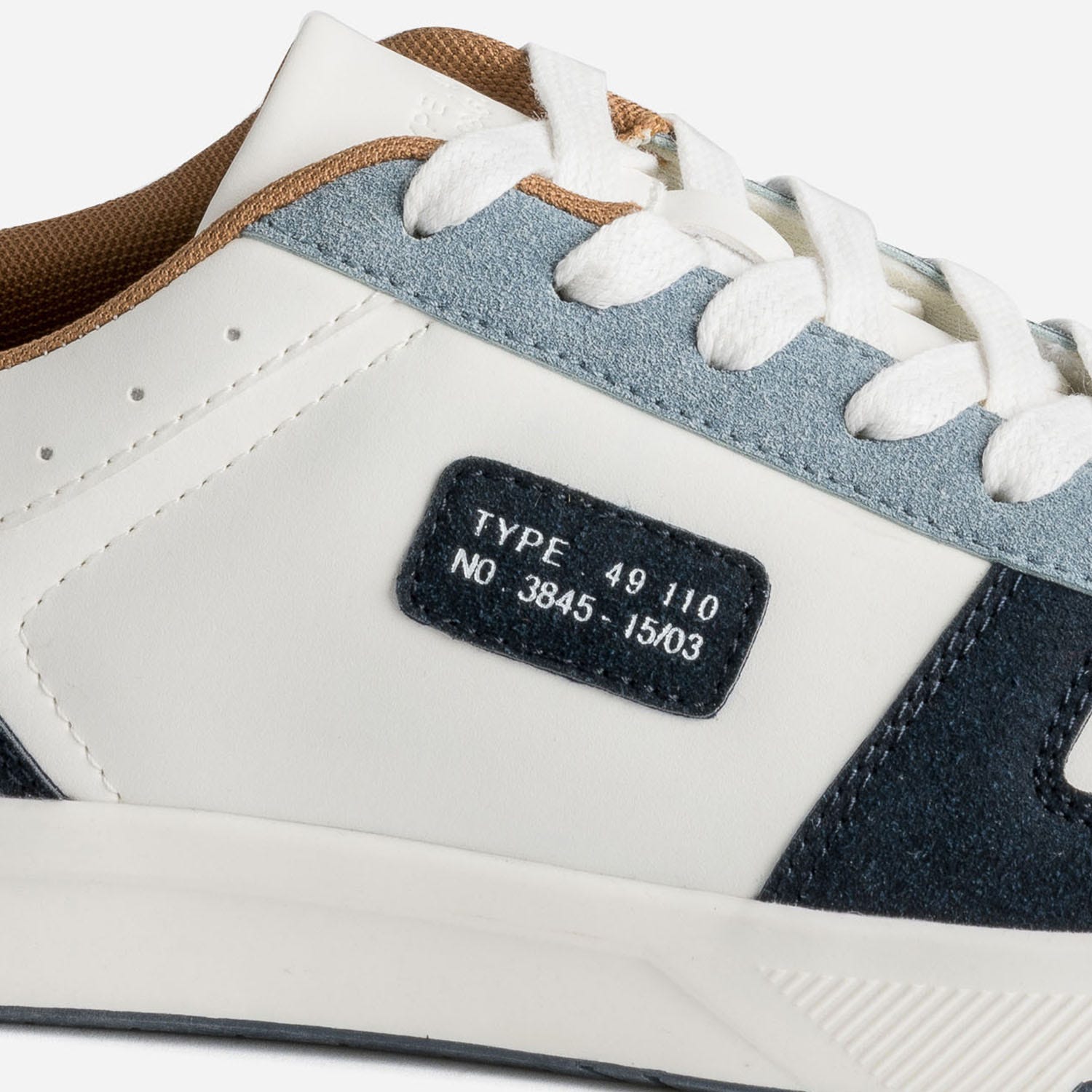 Tennis blanche, marine, bleu et camel