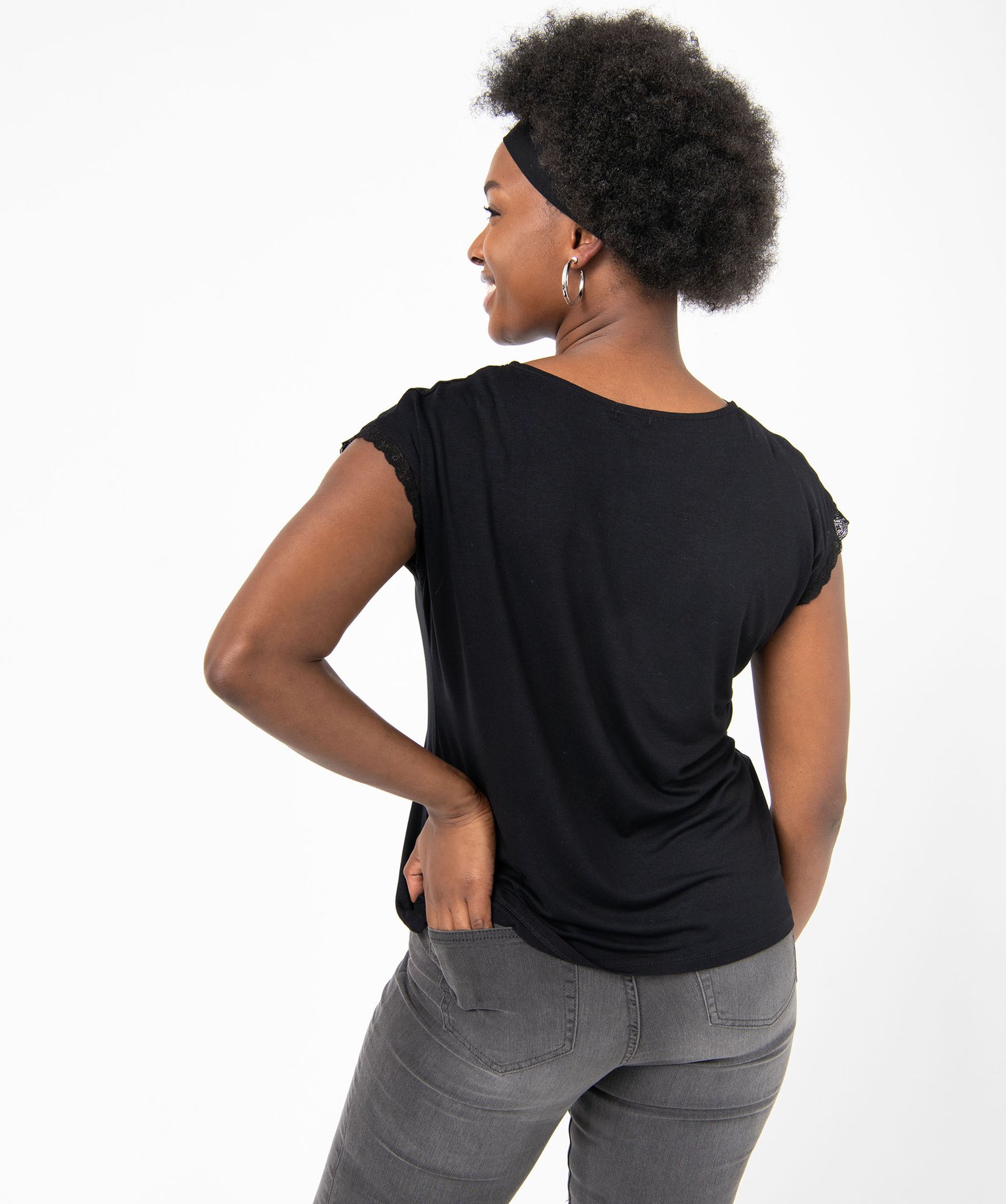 Tee-shirt femme à manches courtes avec col V en dentelle noir | GEMO