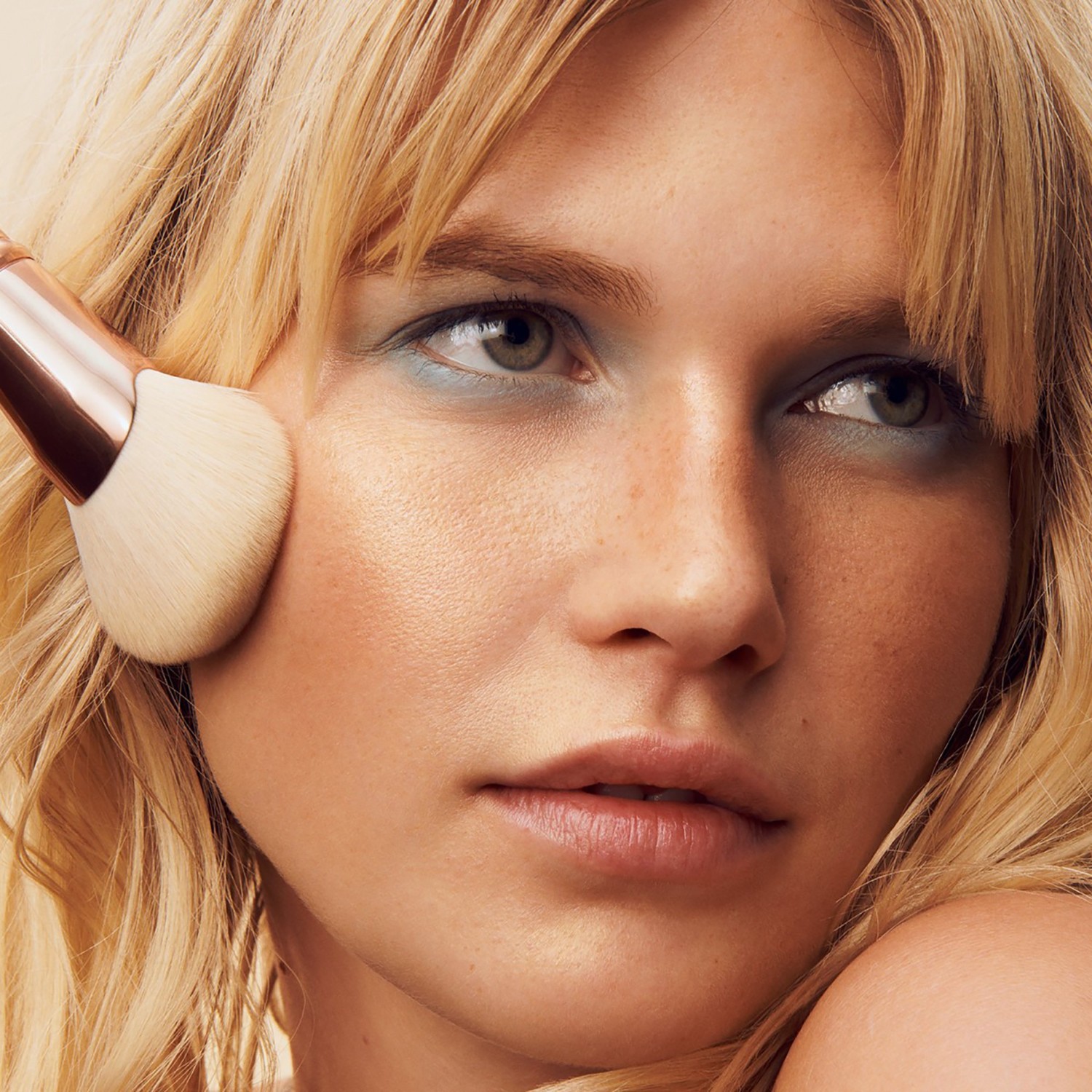 143S Bronzer Fan Brush