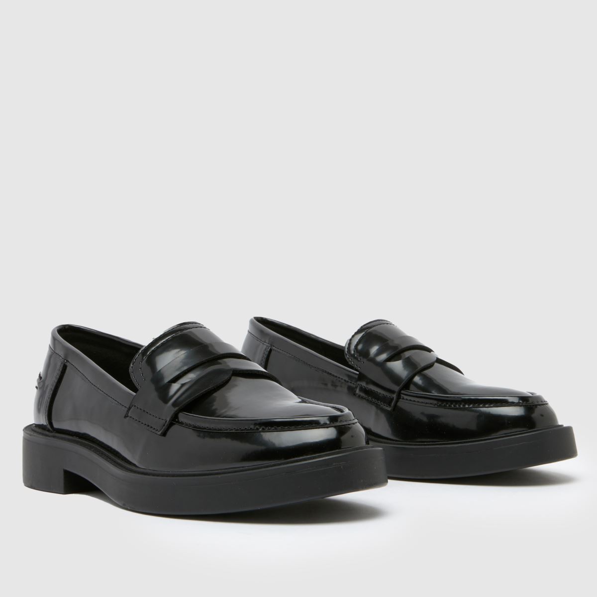 Schuh – Lorna – Svarta, platta loafers med slät sula