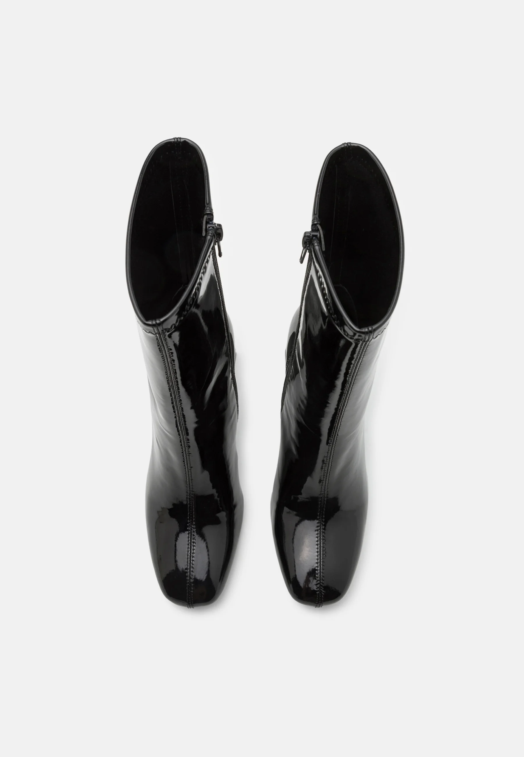 Botines de tacón par e impar