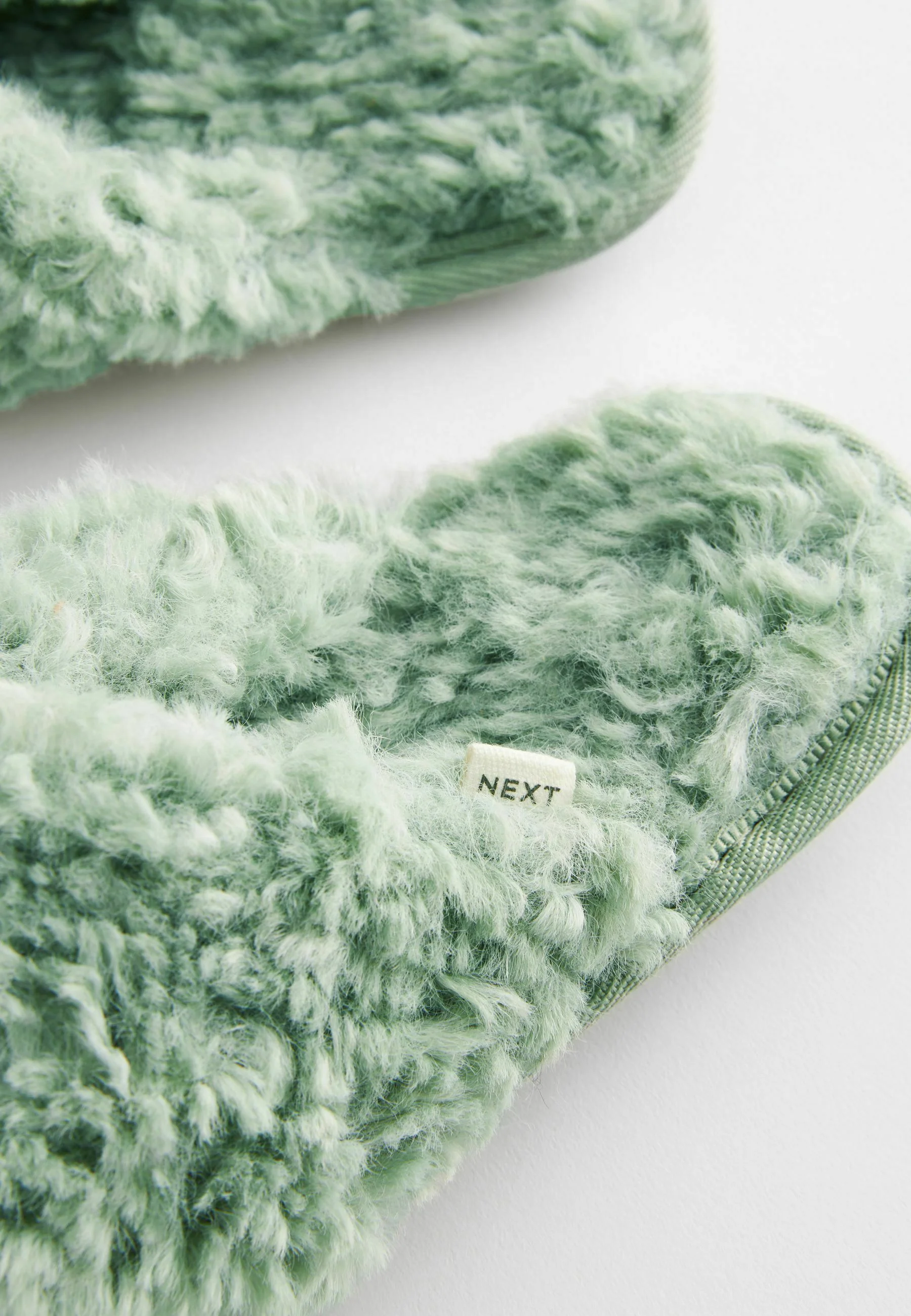 Siguiente CROSSOVER REGULAR FIT - Pantuflas