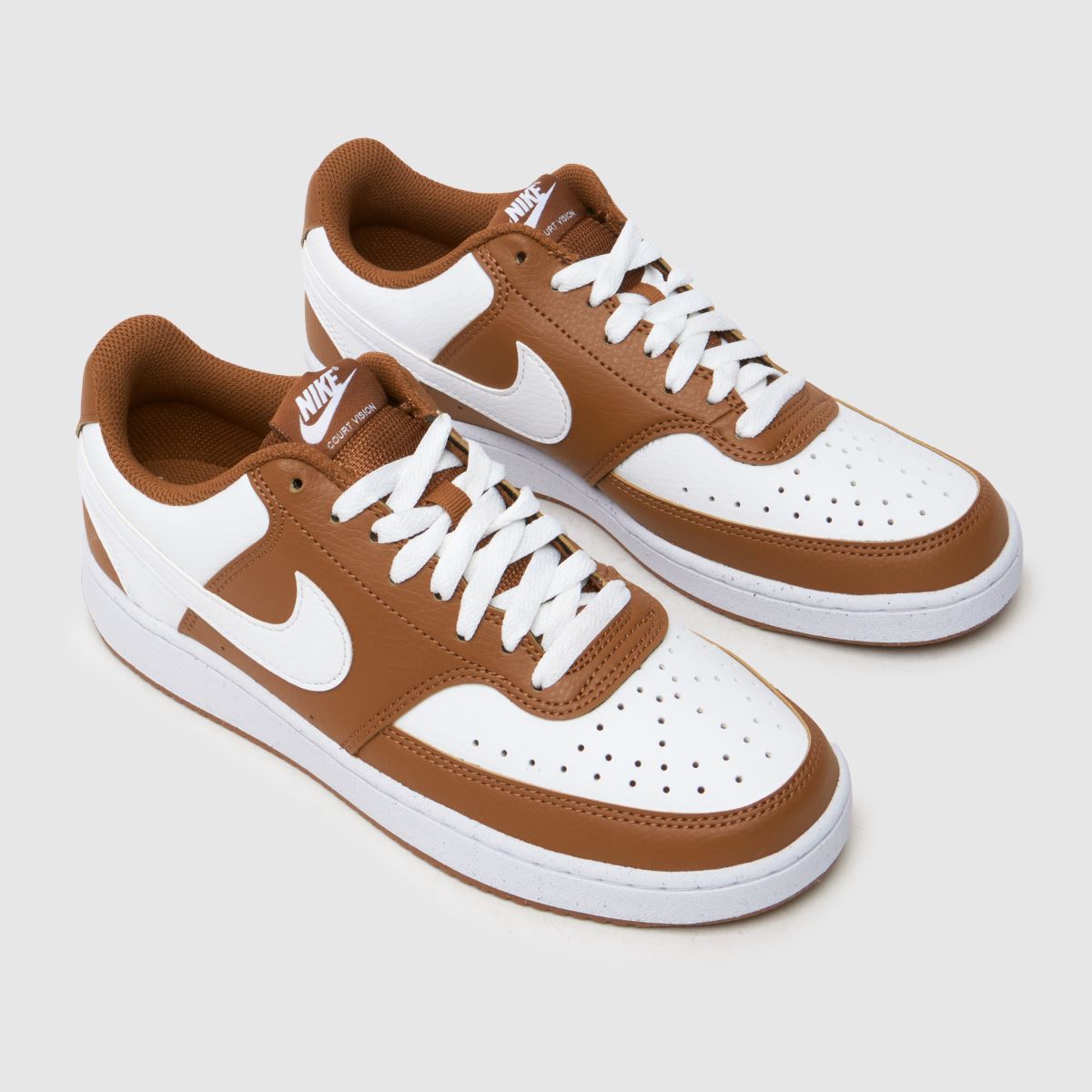 Nike Court Vision låga träningsskor i vitt och brunt