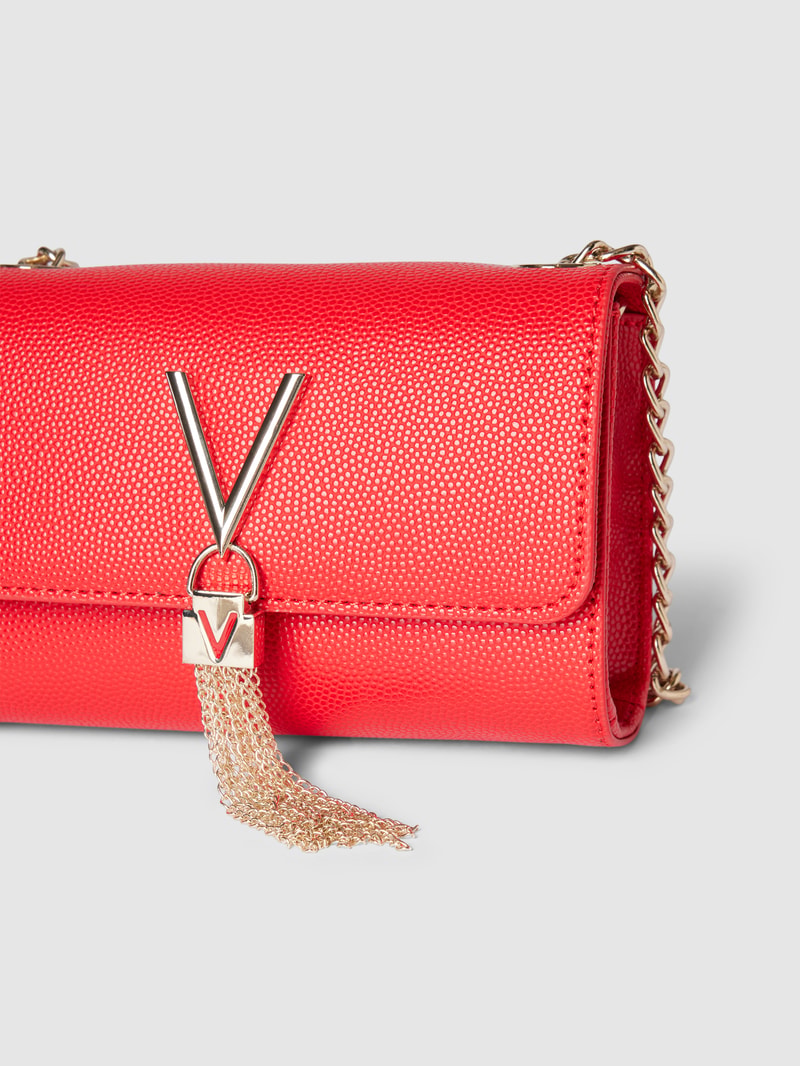 Clutch mit Label-Applikation Modell 'DIVINA' in rot