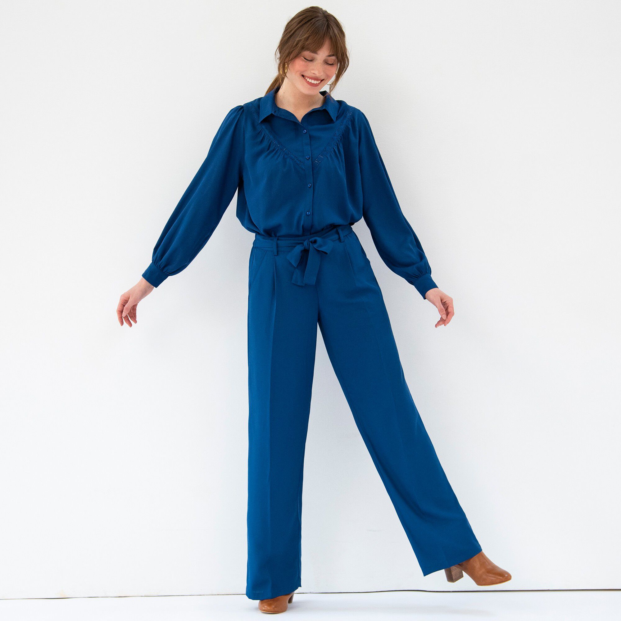 Pantalon large fluide, taille ceinturée, uni