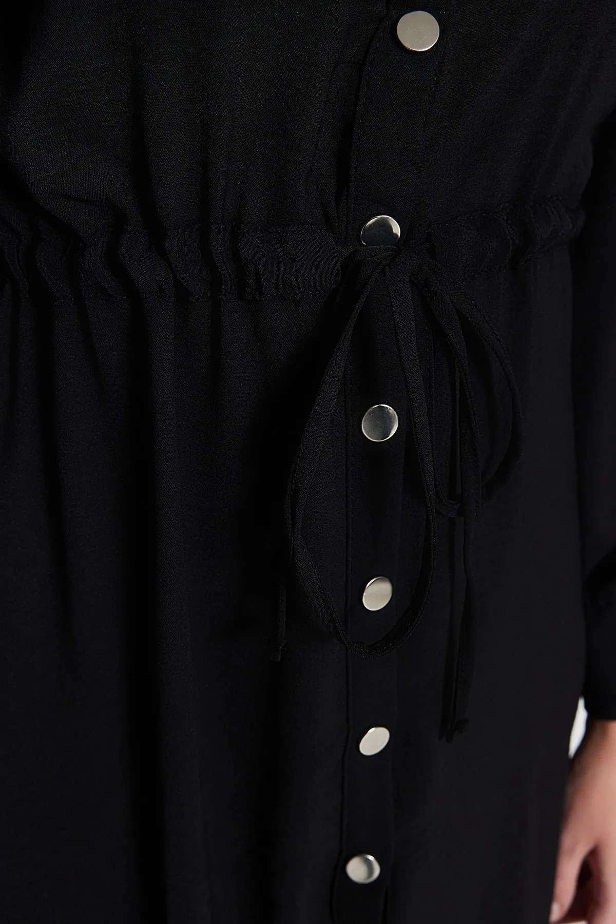 Trendyol Modest  Schwarzer Taillengürtel mit Kordelzug, gewebter Abnehm-Cap & Ferace TCTSS23KF00002