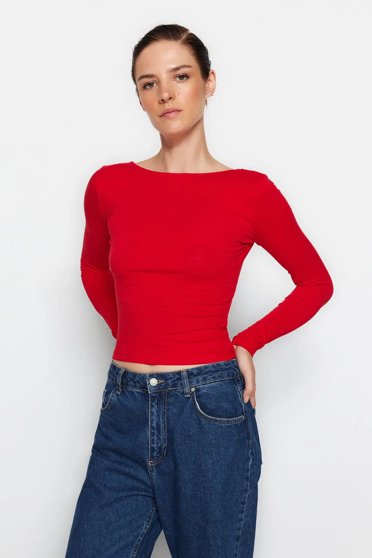 Trendyol Collection  Rote, dehnbare, rückenfreie, taillierte Bluse aus Baumwolle TWOAW24BZ00160