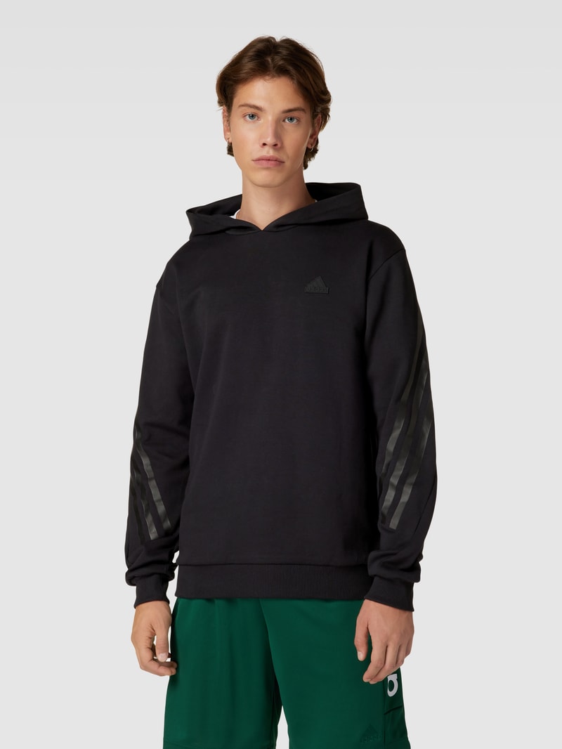 Hoodie mit Label-Patch in schwarz