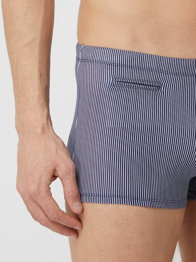 Badehose mit Streifenmuster in marineblau