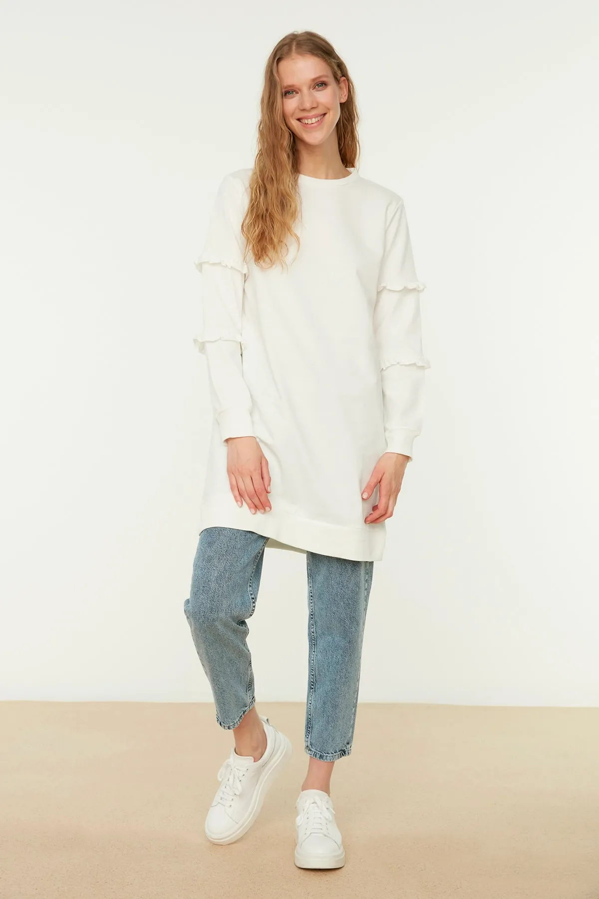 Trendyol Modest  Ecrufarbene Stricktunika mit Rundhalsausschnitt und Rüschenärmeln TCTSS21TN0088