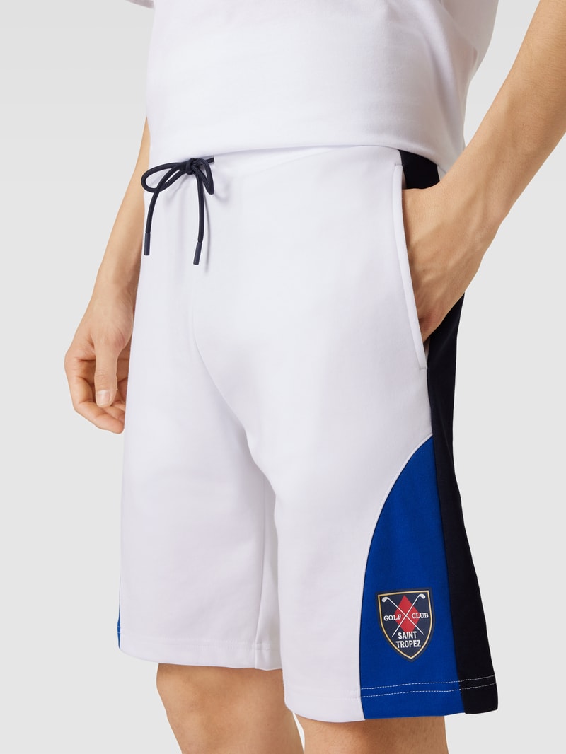 Shorts mit Motiv-Print in weiß