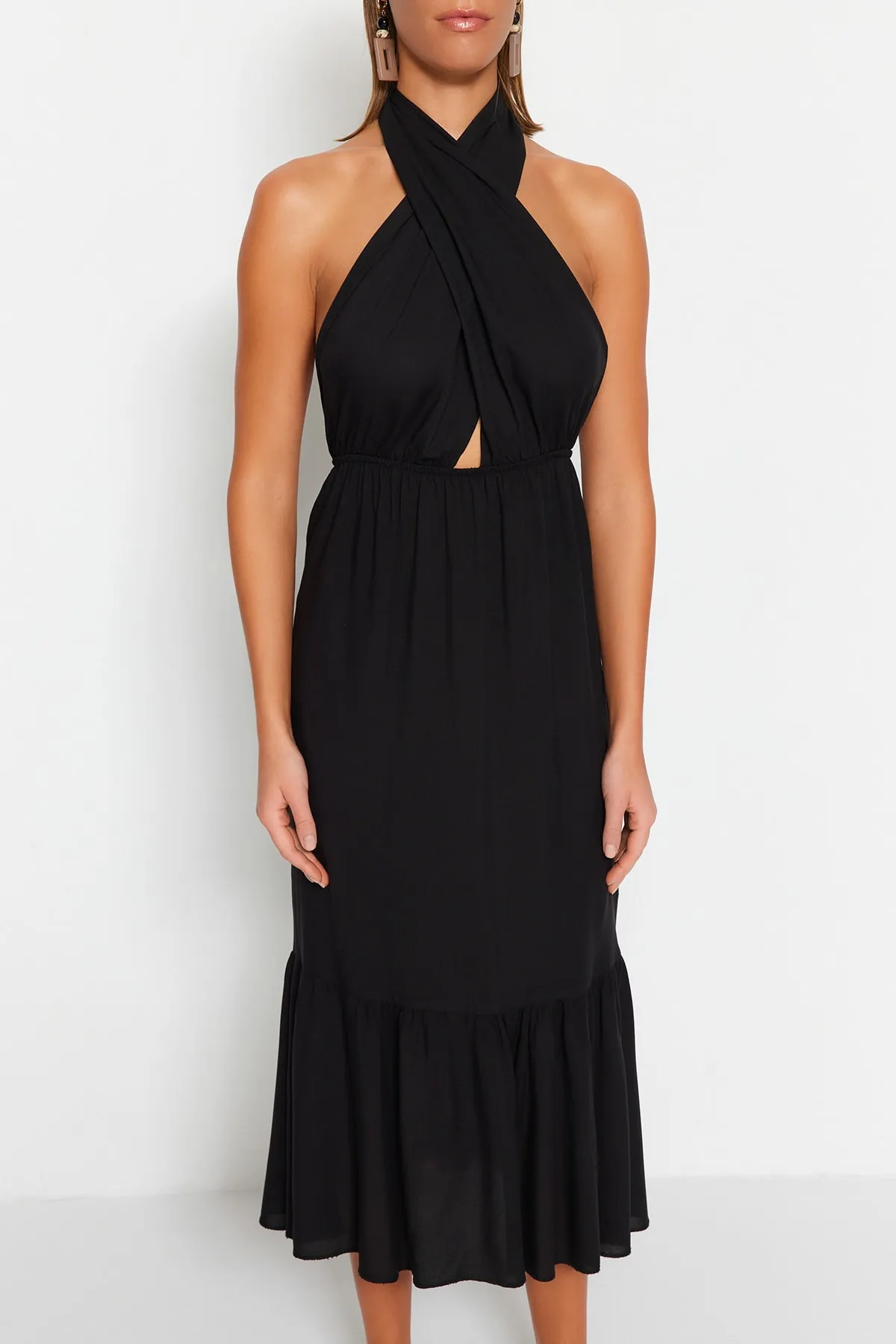 Trendyol Collection  Schwarzes Midi-Strandkleid aus gewebtem Kreuzband TBESS23EL00087