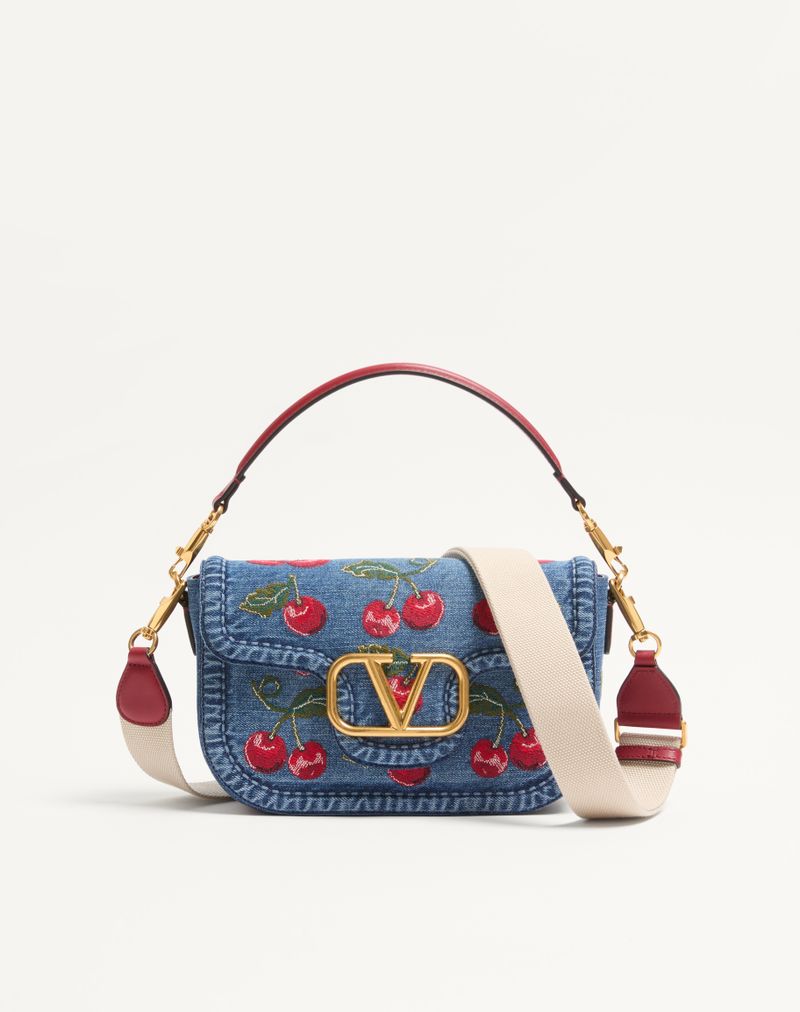 Valentino Garavani Alltime Denim-skuldertaske med kirsebærbroderi