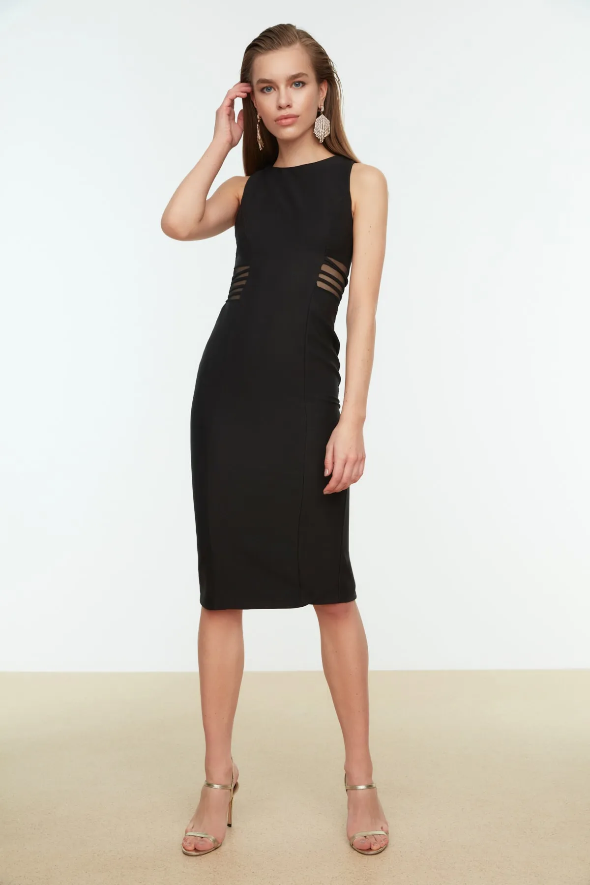 Trendyol Collection  Schwarzes elegantes Abendkleid mit Taillendetails TPRSS21EL2191