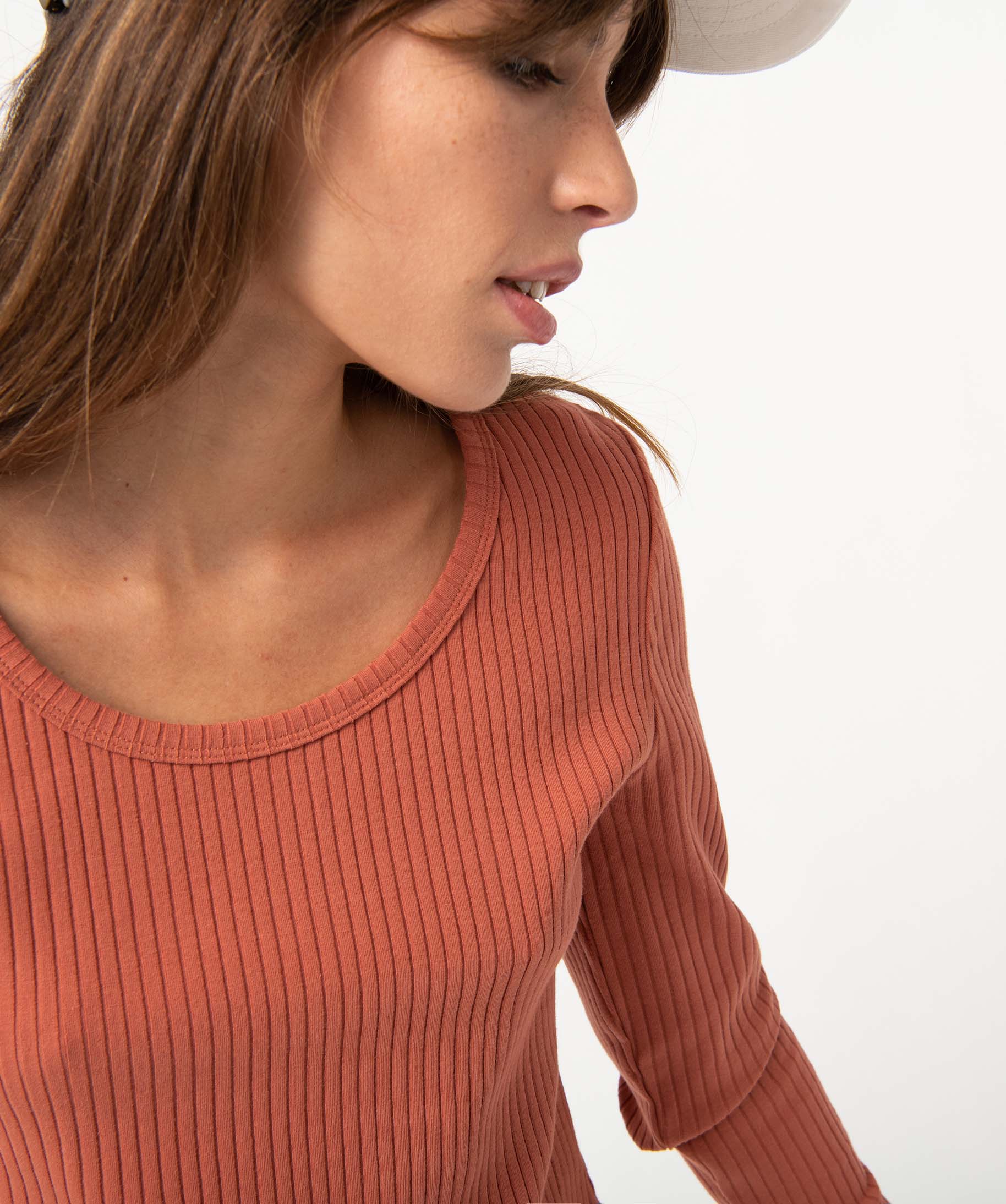 Tee-shirt femme à manches longues en maille ctelée rouge | GEMO