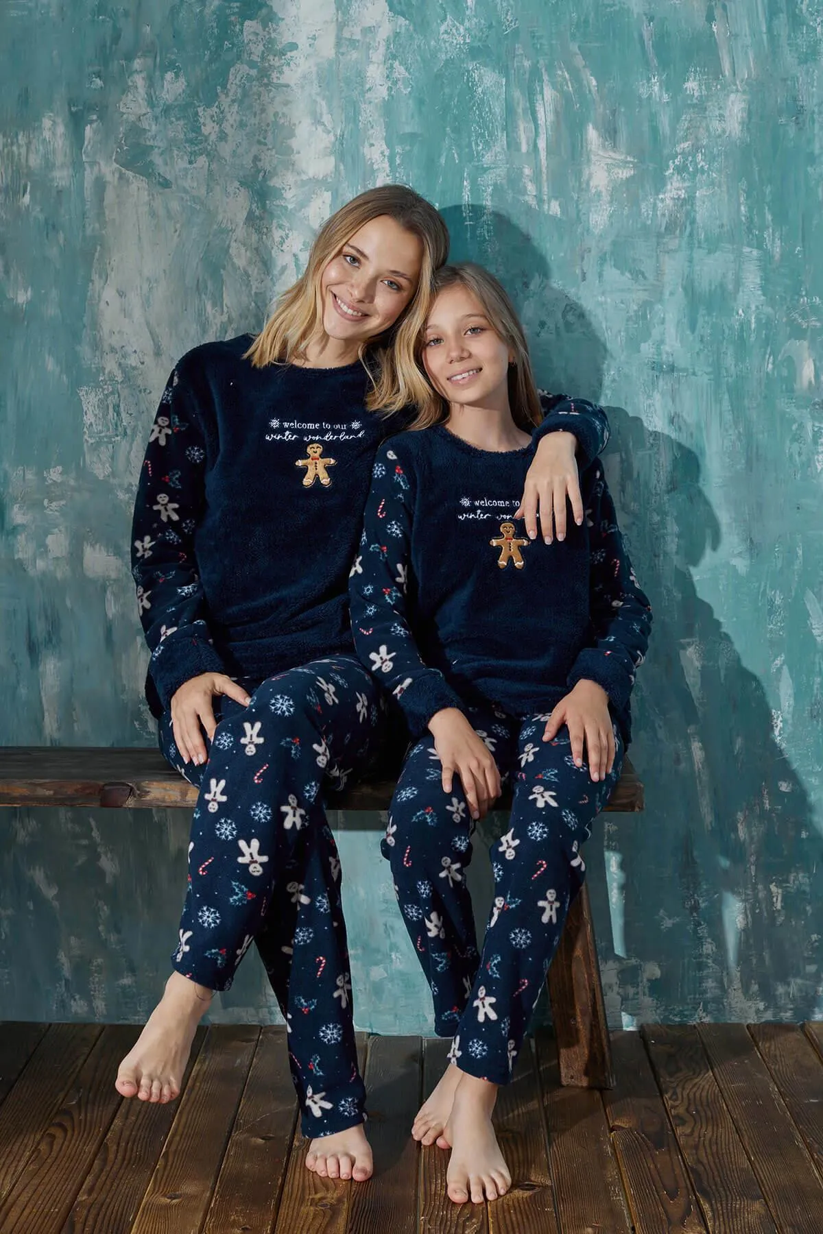 Pijamaevi  Marineblauer Wonderland-Plüsch-Mutter-Tochter-Familienpyjama – Mädchen-Set