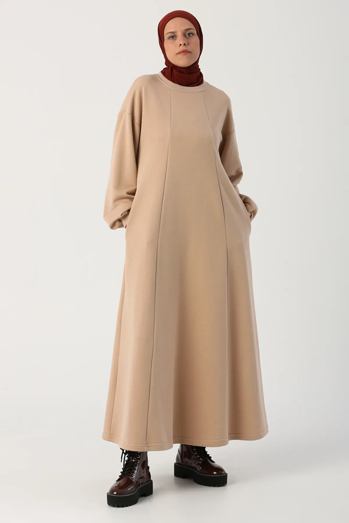 ALLDAY  Beigefarbenes, ausgestelltes Kleid mit Seitentaschen