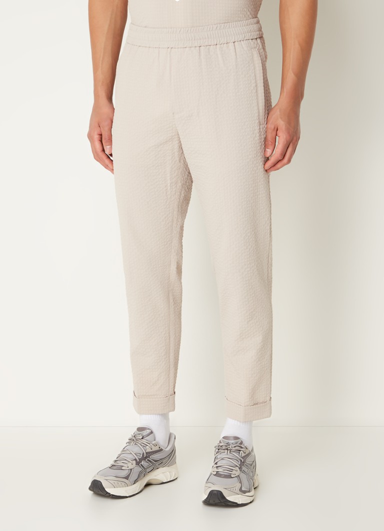 Pantaloni OLAF seersucker, talie medie, croială mulată.