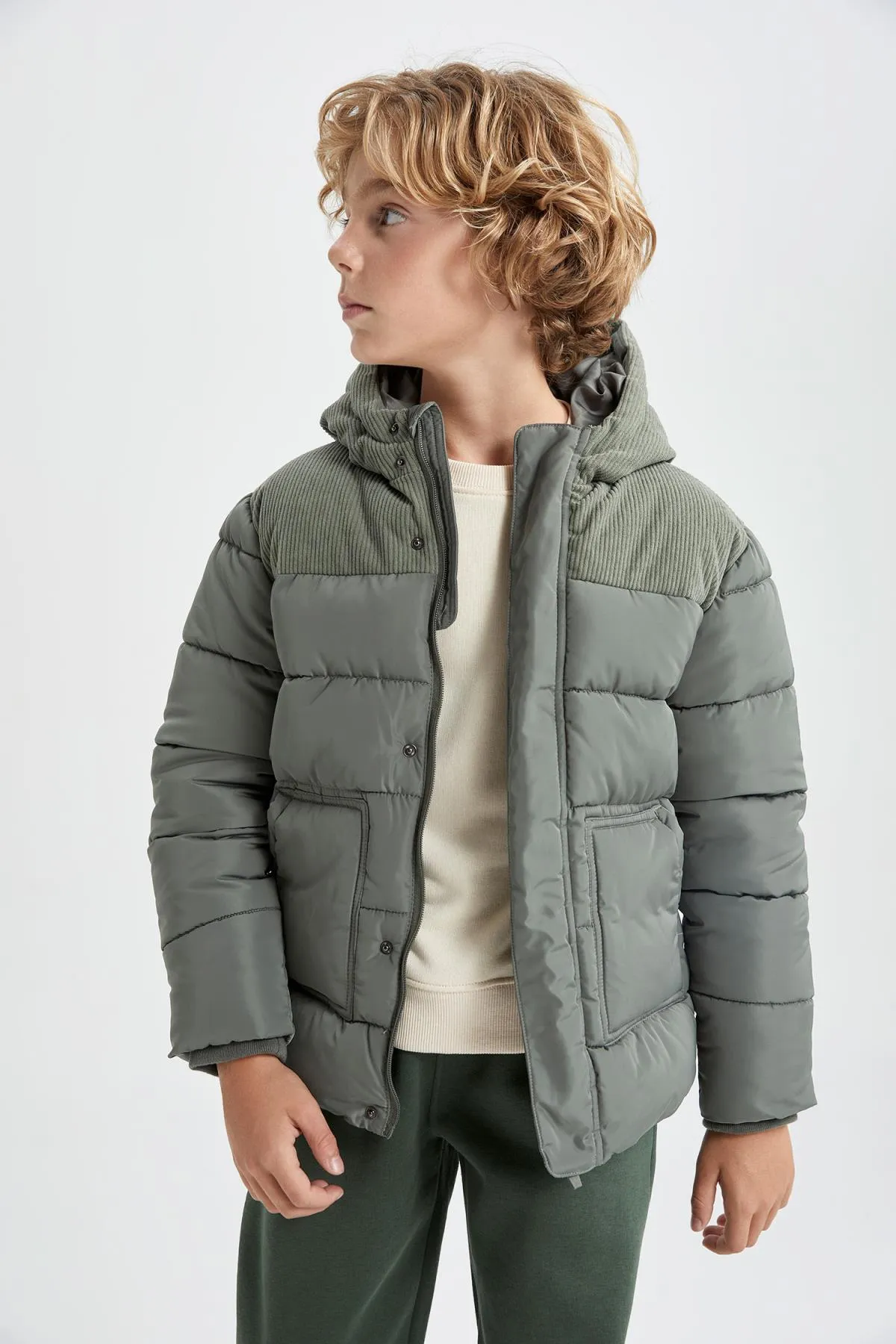 DeFacto  Wasserabweisende Pufferjacke mit Kapuze für Jungen A2270a823wn