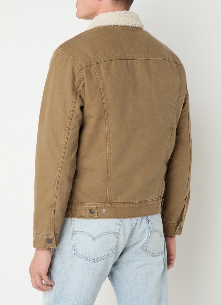 Jachetă din denim Levi's type 3 cu căptușeală din sherpa și fleece.