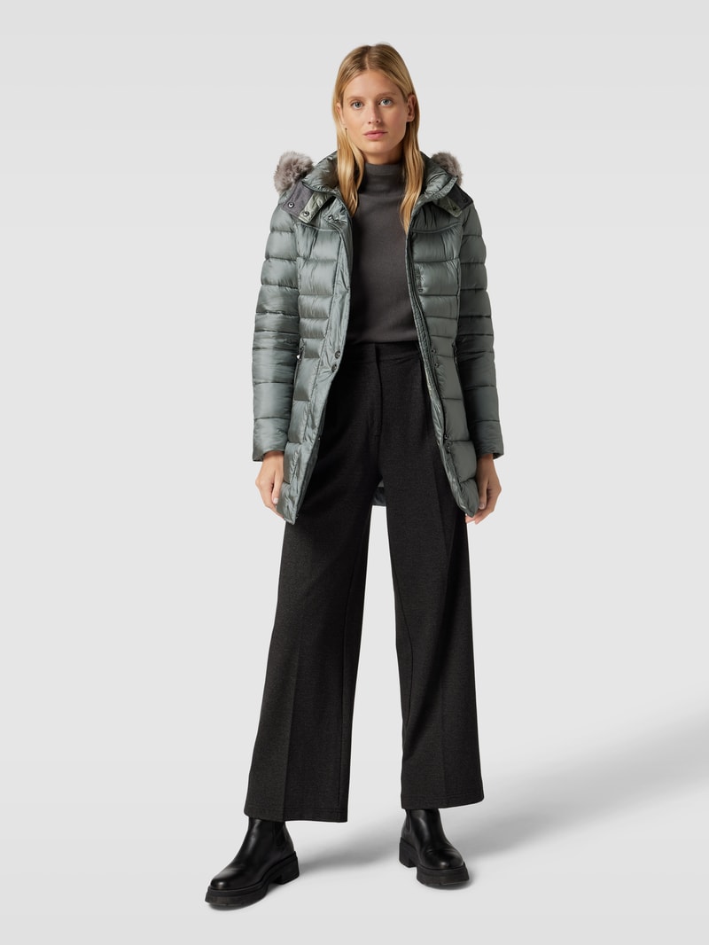Steppjacke mit Kapuze in lindgrün