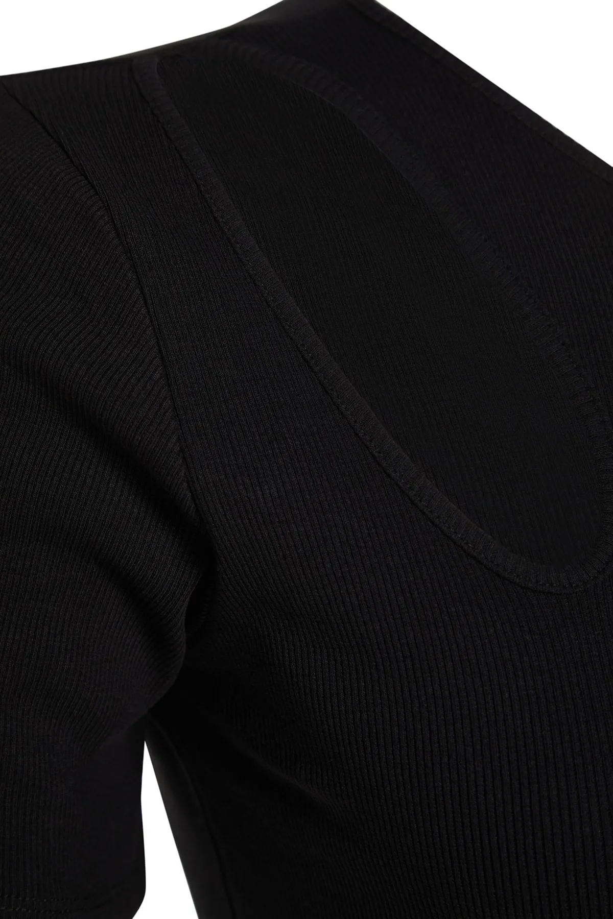 Trendyol Curve  Schwarzes, schnurgebundenes Strickkleid mit Ausschnitten und Schlitzen TBSSS23AH00250
