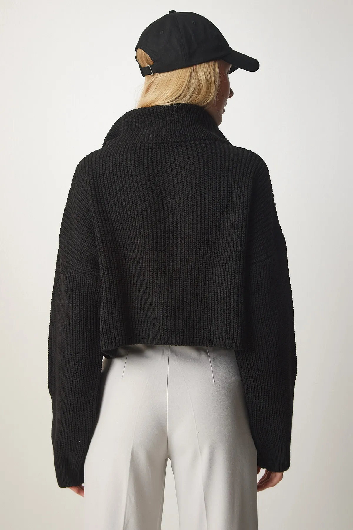 Happiness İstanbul  Schwarzer Rollkragenpullover mit Reißverschluss für Damen MX00124