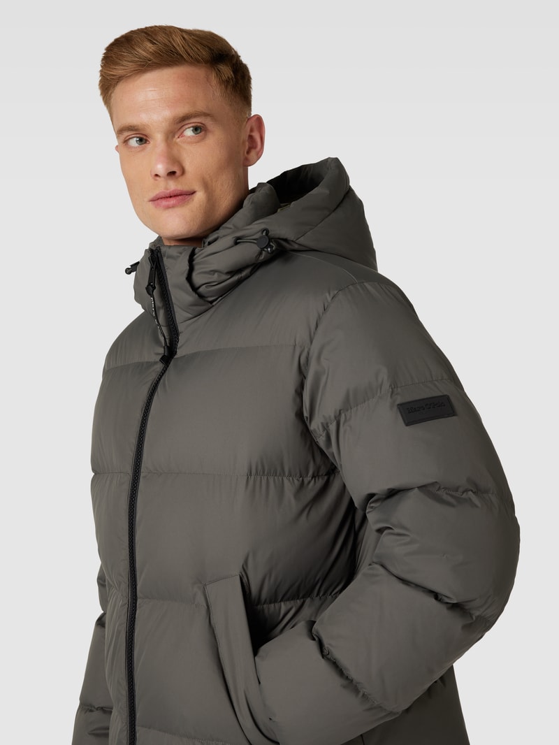 Daunenjacke mit Kapuze in schlamm