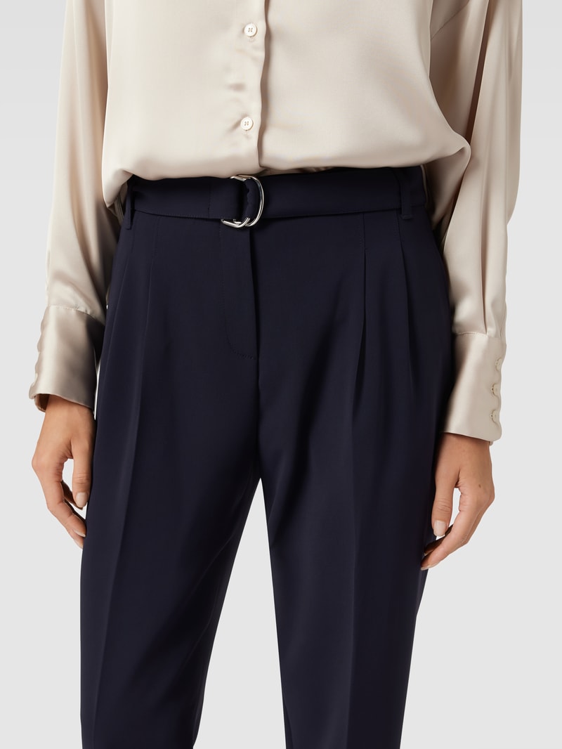 Hose mit Stoffgürtel Modell 'Tapia' in marineblau