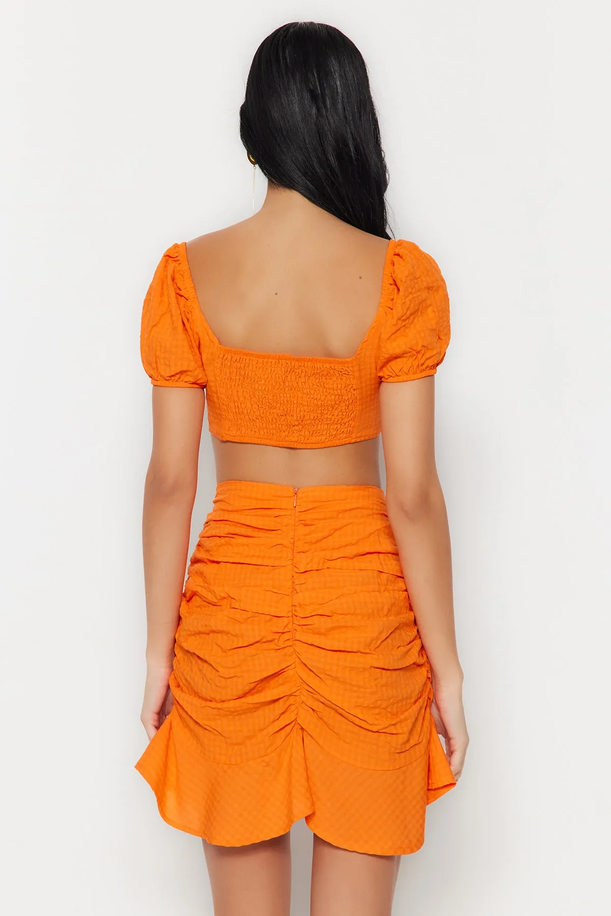 Trendyol Collection  Orangefarbenes, gewebtes, gerafftes Blusen-Rock-Set TBESS23AU00127