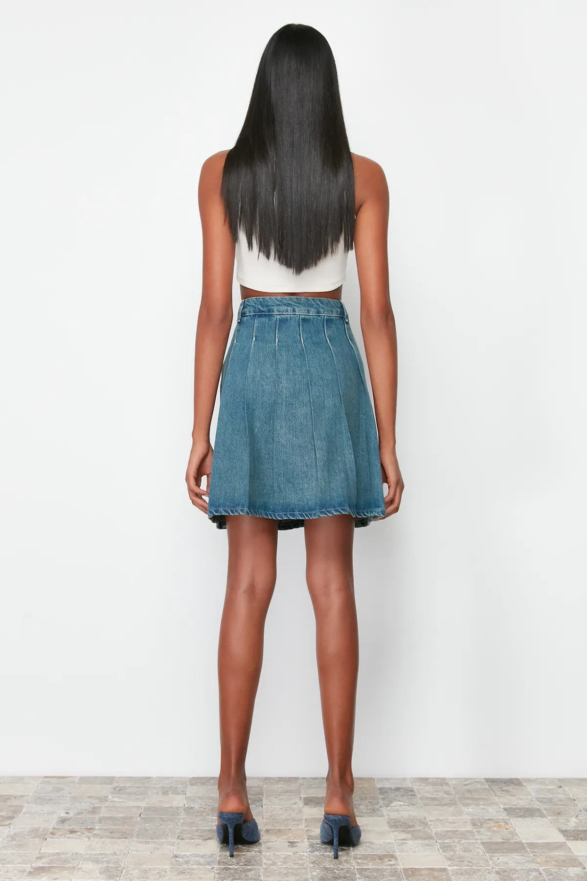 Trendyol Collection  Blauer Falten-Jeansrock TWOSS24ET00200