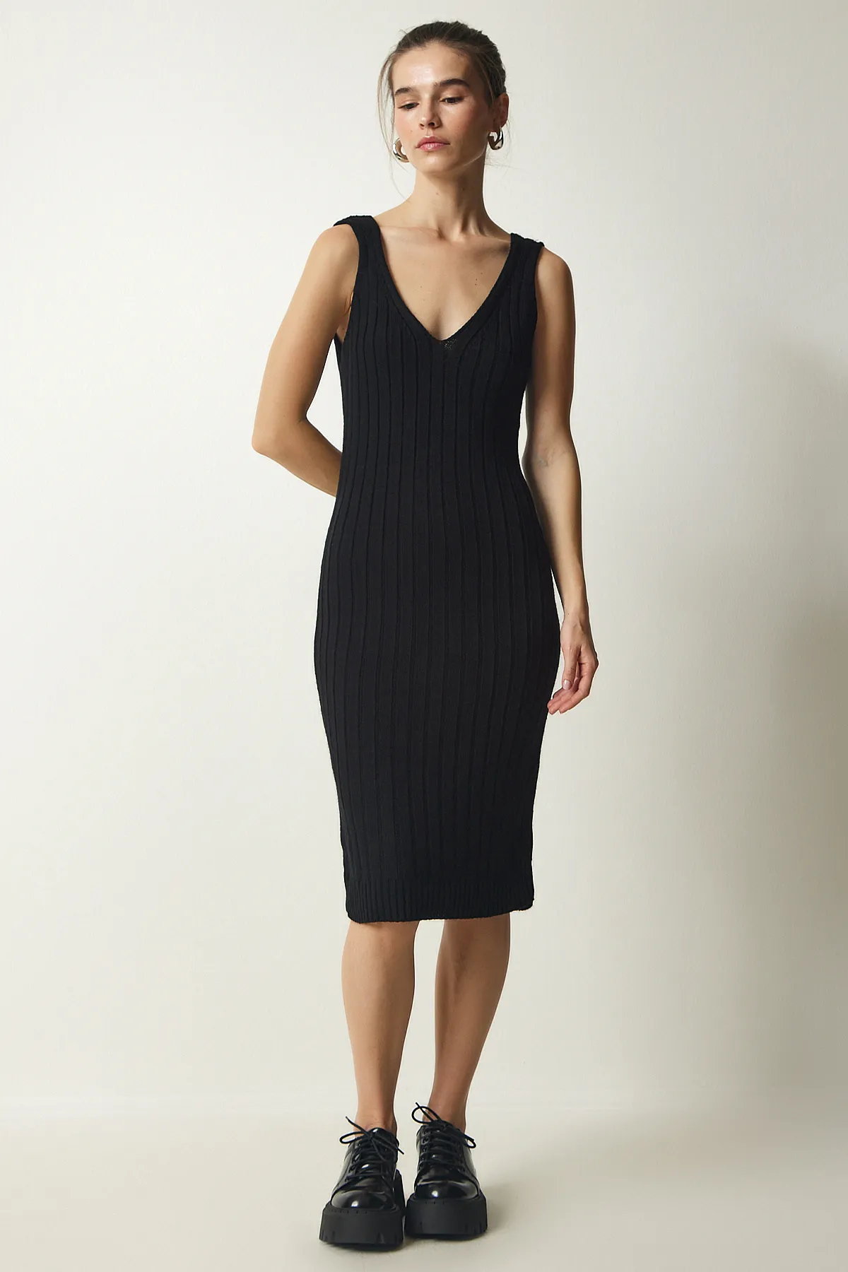 Happiness İstanbul  Schwarzes Strickpullover-Kleid-Set aus Kordel für Damen CI00095