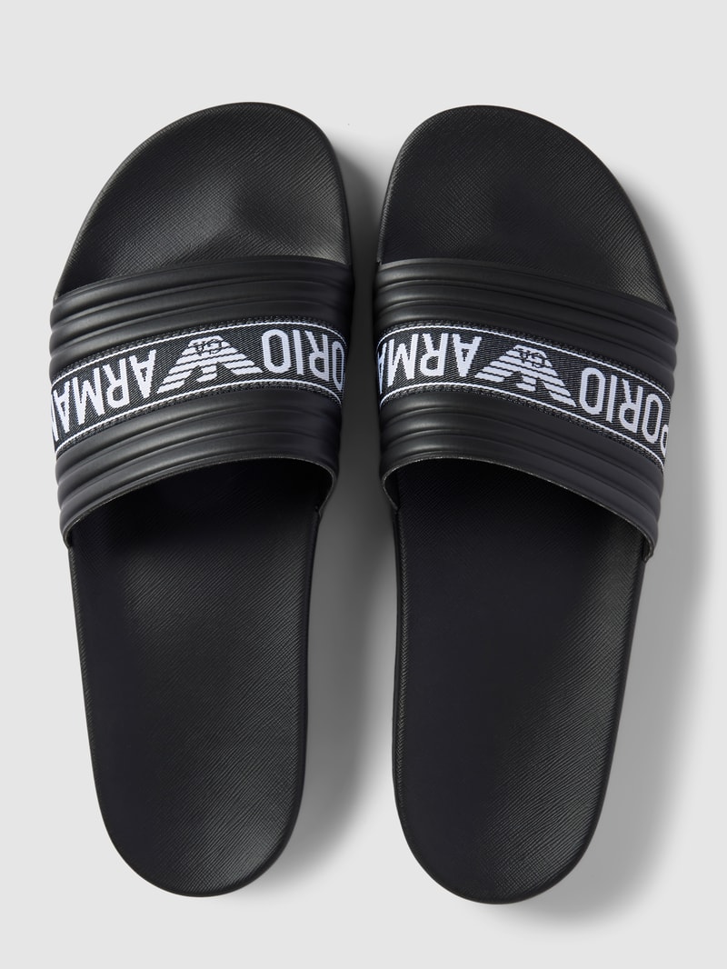 Slides mit Label-Detail in schwarz