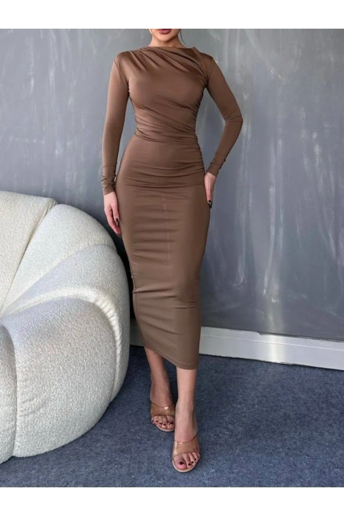 Modamorfo  Langes Skuba-Kleid mit seitlichen Raffungen